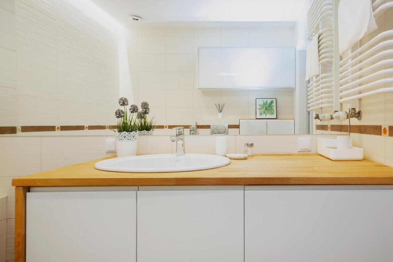Apartments Warsaw Zelazna By Noclegi Renters מראה חיצוני תמונה