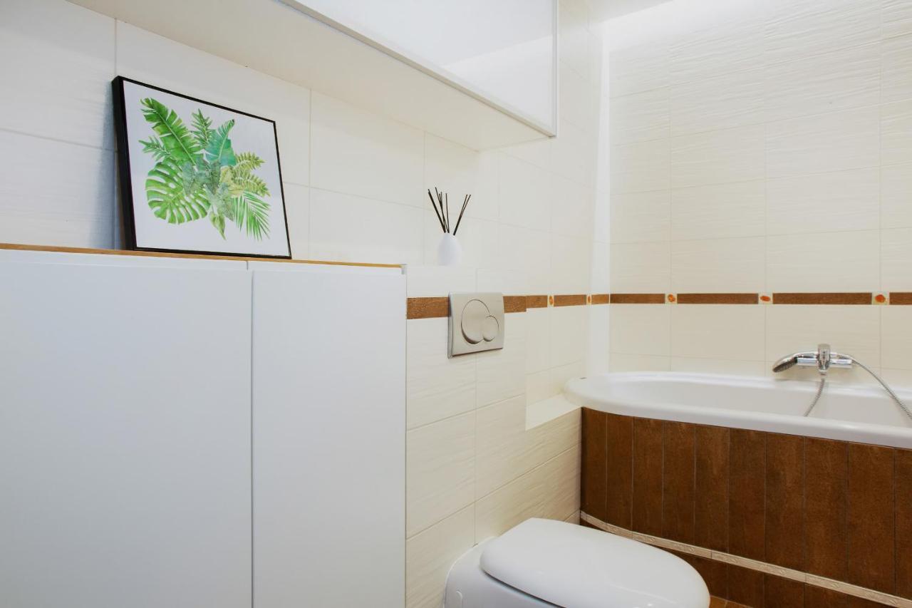Apartments Warsaw Zelazna By Noclegi Renters מראה חיצוני תמונה